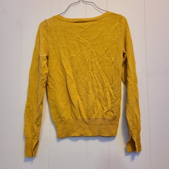 The limited long sleeve top size m - Picture 2 of 4